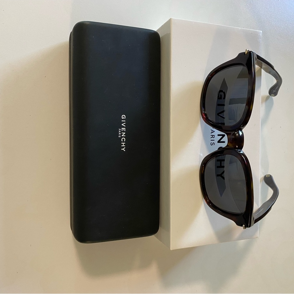 Givenchy Sunglasses GV 7000/S 086E5 Tortoise Square Frames with Black Lenses